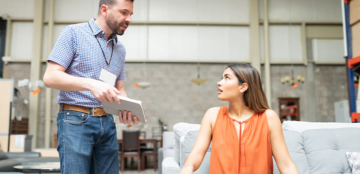 ¿Cuánto cuesta arreglar un sofá?